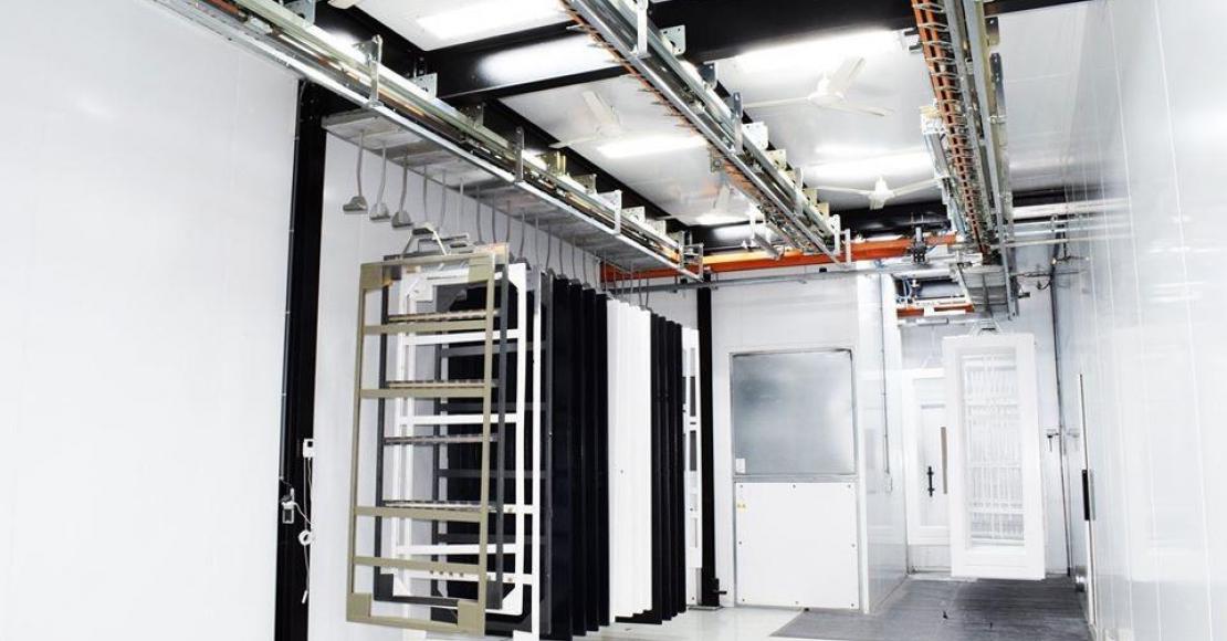 power and free, dropsecties, kettingbanen, kettingbaansysteem, monorailsysteem, GIS-takels, cleantrack, bovenloopkranen, zwenkkranen, intern transportsysteem,traversekranen, verdeelbrug, spuitrobots, poedercoatingstraat, poedercoatcabine, moffelovens, baden